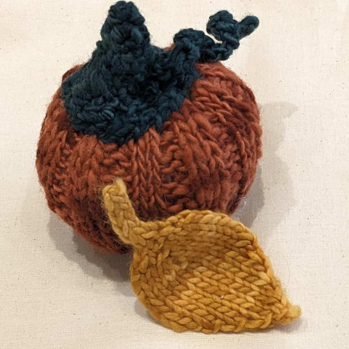 Knitted Pumpkin & Leaf